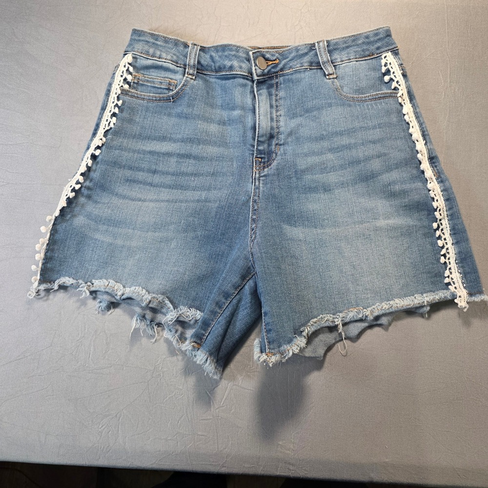Lilypad Womens High Rise Crochet Pom Pom Trim Denim Shorts Blue Size Large